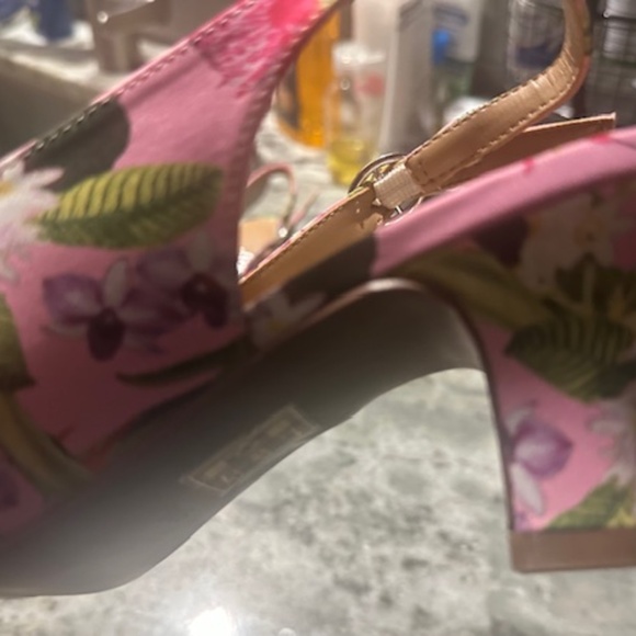 J Renee Pink Floral Bow Pattern Singback Shoe. BRAND NEW NEVER WORN!!! Size 9 M - Picture 8 of 16